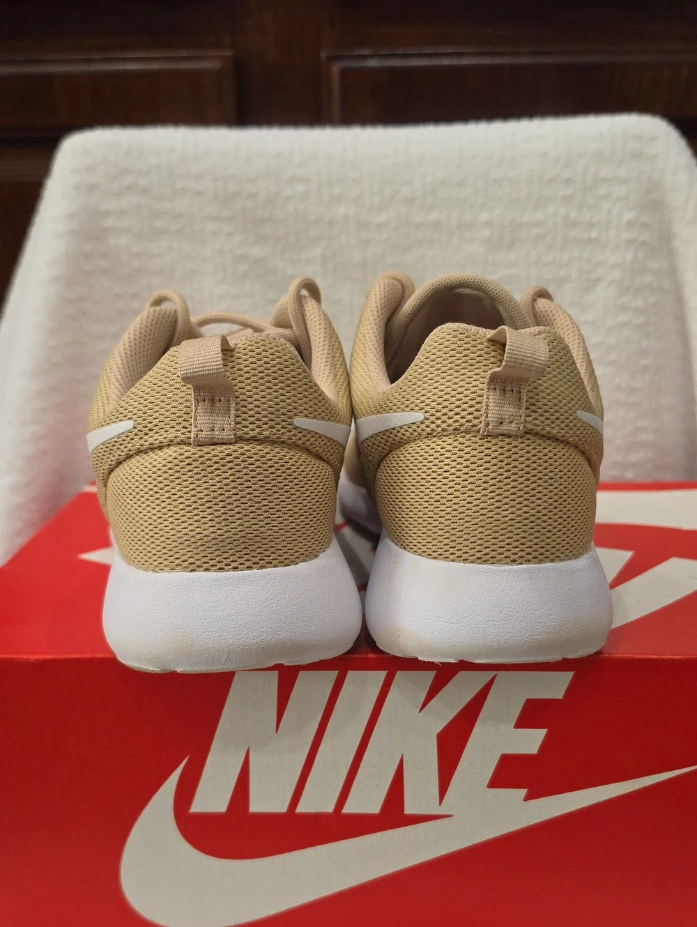 ☆ Nike Roshe One Desert Ore Tan & White Mesh Casual Sneaker ☆ Womens Size 7 ☆